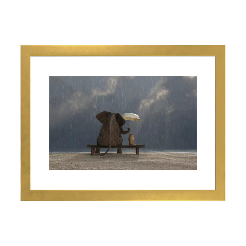 Reproduction d’art, "Elephant and Dog sit Under the Rain" par Mike Kiev, H 16 po x l 24 po x P 1 po, Papier encadré doré