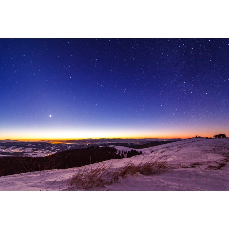 Coucher de soleil et étoiles au crépuscule dans la chaîne de montagnes des Carpates. par Trèsbigalex, H 24 po x l 36 po
