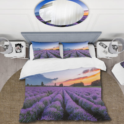 Sunrise & Dramatic Clouds Over Lavender Field I - Ensemble de housse de couette Farmhouse - Microfibre de polyester