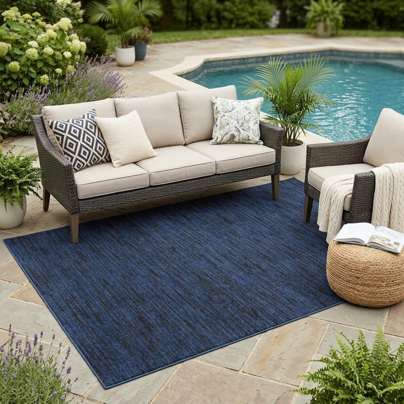 Tapis intérieur bleu minuit 5 pi x 7 pi résistant aux taches