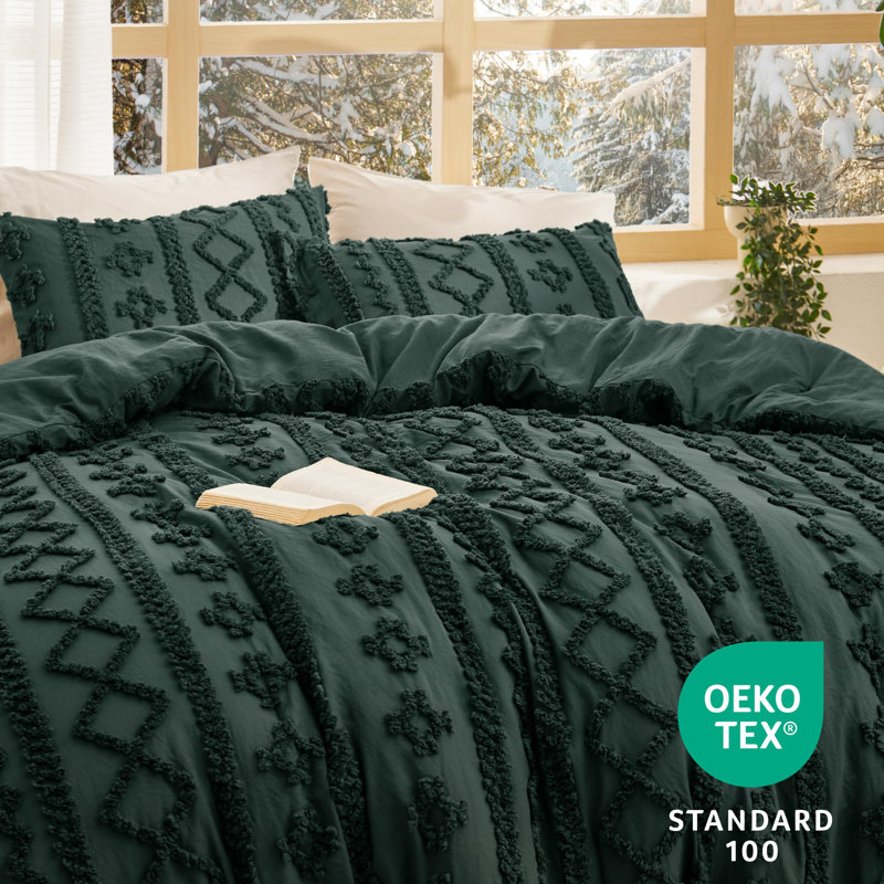 Bedsure Tufted Boho Queen Comforter Set – 3-Piece Dark Green Shabby Bedding，Farmhouse Jacquard Bed Set with Embroidery, All-Season Softness for Cozy Bedrooms & Boho-Chic Gifts