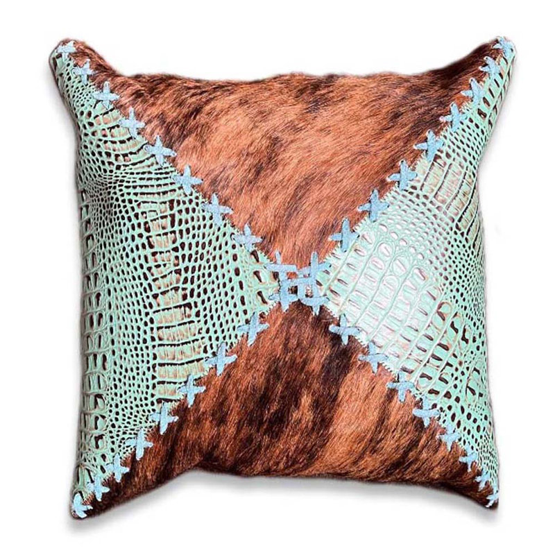 Housse de coussin en cuir de vache et en cuir avec coutures décoratives, Brun / noir / turquoise
