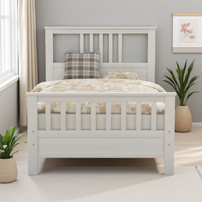 Lit plateforme en bois avec tête et pied de lit