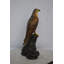 Statue en bronze Hawk on a Rock - Taille: L 12 po x l 9 po x H 22 po.