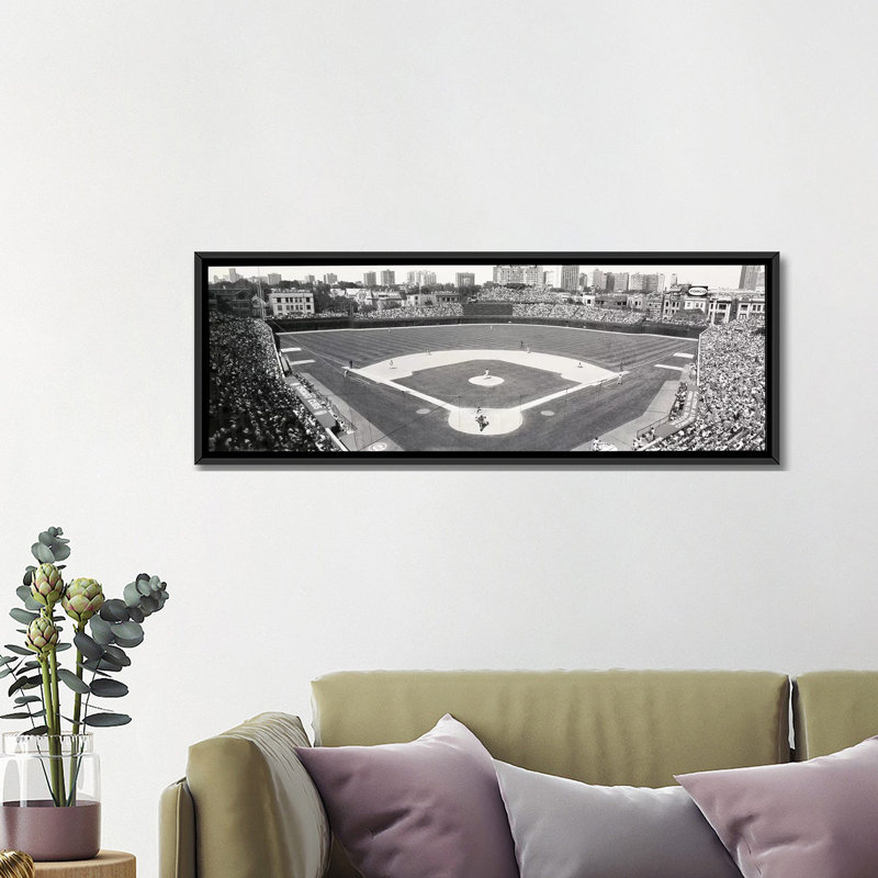 «Chicago, Illinois, Cubs Baseball», reproduction de photo sur toile, H 12 po x l 36 po x P 1,5 po, Cadre noir