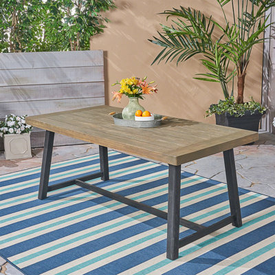 Table de salle à manger d'extérieur en bois d'acacia au charme rustique, à la fabrication durable et au design classique à lattes pour une utilisation toutes saisons.