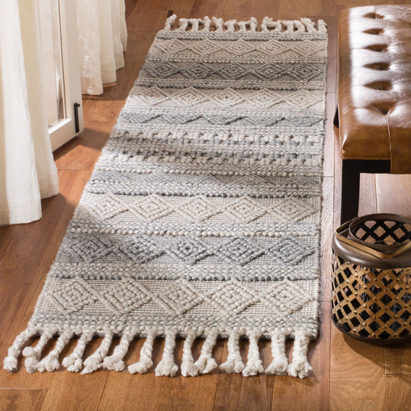 Natura Hand Woven Viscose/Wool Southwestern Rug in Silver/Gray, Rectangle 2'3" x 6'