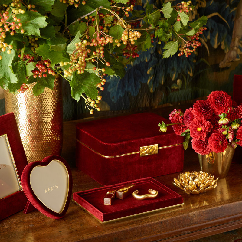 Heart-Shaped Red Velvet Single Picture Frame with Glass Protector