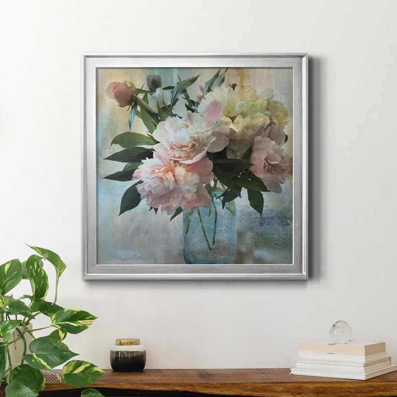 Peony Bouquet II - peinture sur toile encadrée, H 26,5 po x l 26,5 po x P 1,5 po, Cadre argenté