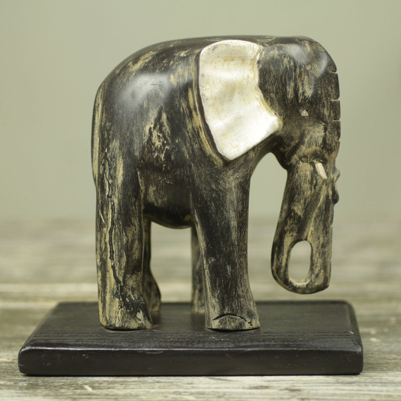Sculpture en bois d'éléphant noir patiné Hetty