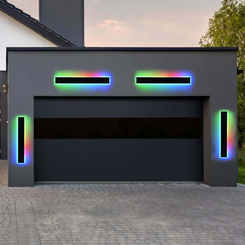 Paquet de 2, ensemble de 2 lumières murales d'extérieur RVB de 32 pouces, applique murale étanche IP65 à DEL pour l'extérieur de la cour de garage, télécommande incluse. Ampoules DEL intégrées incluses.