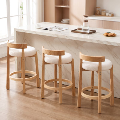 Ensemble de 3 tabourets de bar Teddy blancs de style milieu du siècle, hauteur de comptoir, siège de 65 cm, dossier bas, structure en bois massif, revêtement rembourré, pour la cuisine, le restaurant ou le bar.