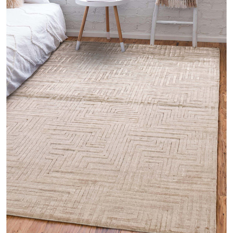 Tapis blanc unique 5 pi 5 po x 7 pi 5 po Kashkuli Gabbeh