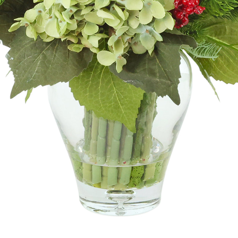 Arrangement de vacances hydrangées et baies, Cream