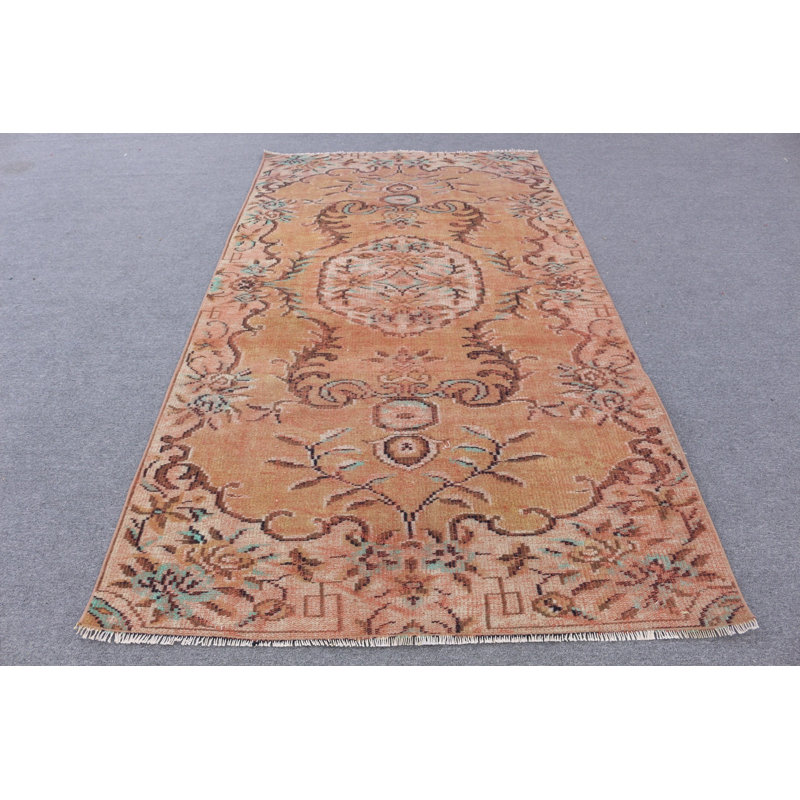 Explorez l'authentique tapis turc brun idéal pour les décorations de chambre à coucher et de plancher