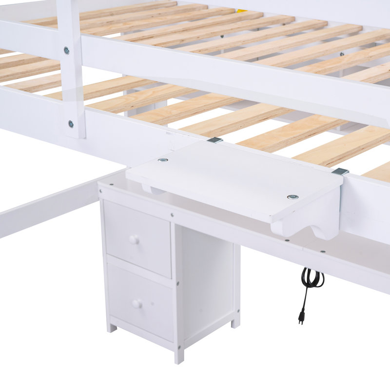 Lit mezzanine avec bureau intégré, plusieurs armoires, tiroirs, plateau de chevet et station de charge pour un espace de vie et de travail amélioré