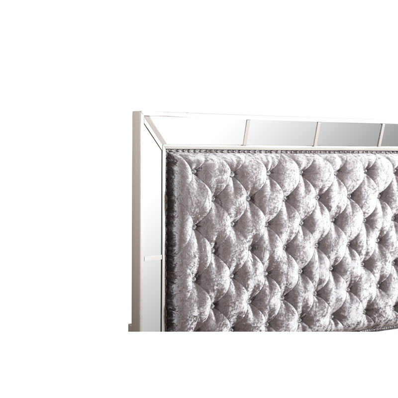 Lit double chic champagne argenté, H 64 po x l 60 po x P 87 po, et enchanteur pour chambre à coucher de style moderne avec finition