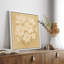 Doux bouquet floral blanc sur fond neutre chaleureux - impression sur toile encadrée-834372302-834372299