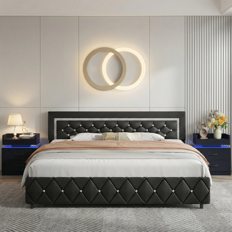 Ensemble de chambre à coucher 3 pièces, avec lit plateforme capitonné en similicuir et table de chevet DEL, Noir, Très grand