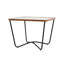 Table basse contemporaine carrée avec verre découpé géométrique artistique et surface facile à nettoyer pour une utilisation pratique Design moderne sur un plateau en bois chaleureux et une atmosphère confortable