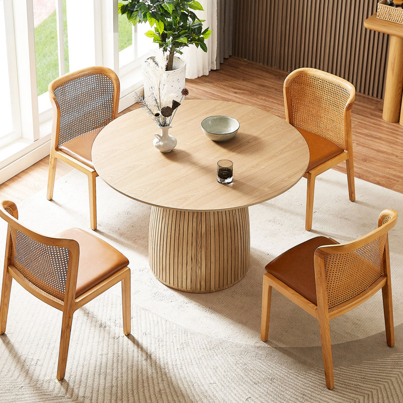 Cette table de salle à manger de 47,83 po est élégante et s'adapte aux tables de cuisine rondes en chêne de style moderne pour une utilisation quotidienne.