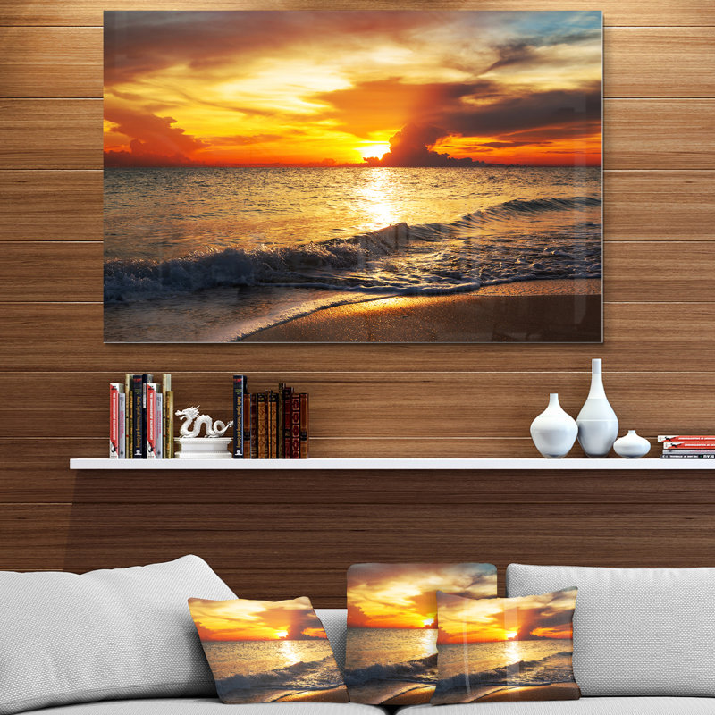 «Colorful Dramatic Sunset Over Waves Modern Beach», reproduction de photo sur toile tendue, H 30 po x l 40 po, Métal
