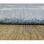 Tapis d'intérieur rectangulaire en laine gris pâle et blanc, noué à la main, à motif géométrique.-1765111640