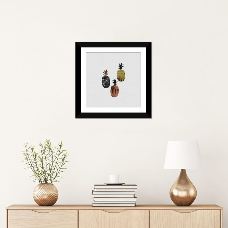 «Scandi Pineapples», impression sur toile, H 16 po x l 16 po x P 1 po, Papier beaux-arts encadré noir, Blanc