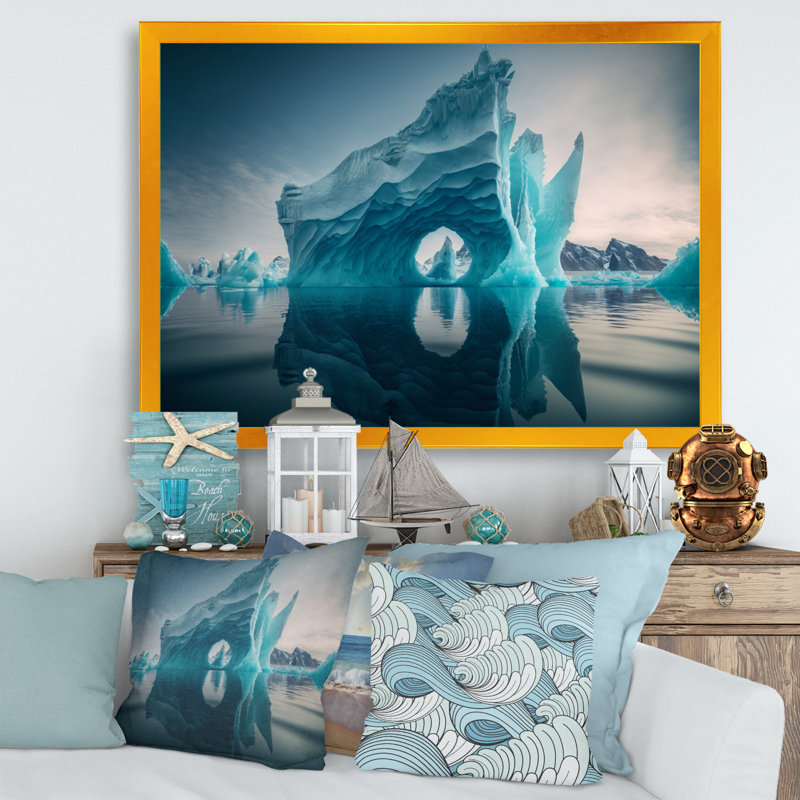 «Northberg Blue and White Iceberg II», reproduction sur toile, H 16 po x l 32 po x P 1 po, Encadrement doré