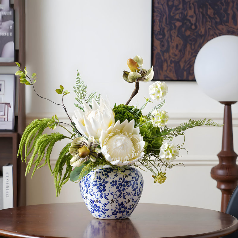 Ornements de fleurs simulées