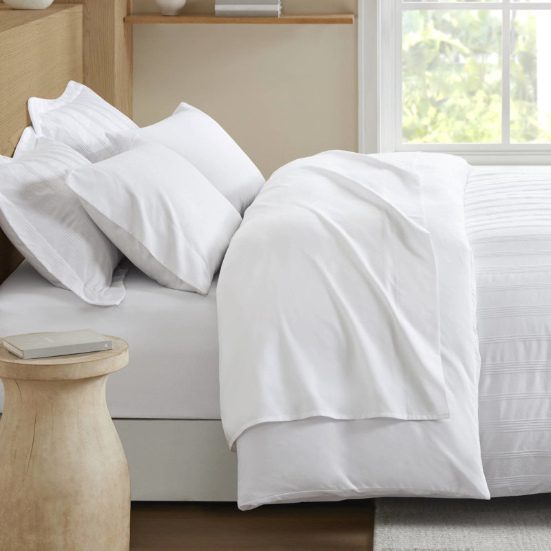 Housse de couette rayée 3 pièces (taille Queen) avec système antidérapant, sans toxines, idéale pour les chambres d'amis. Design tissé, envers doux comme un nuage, repassage facile.