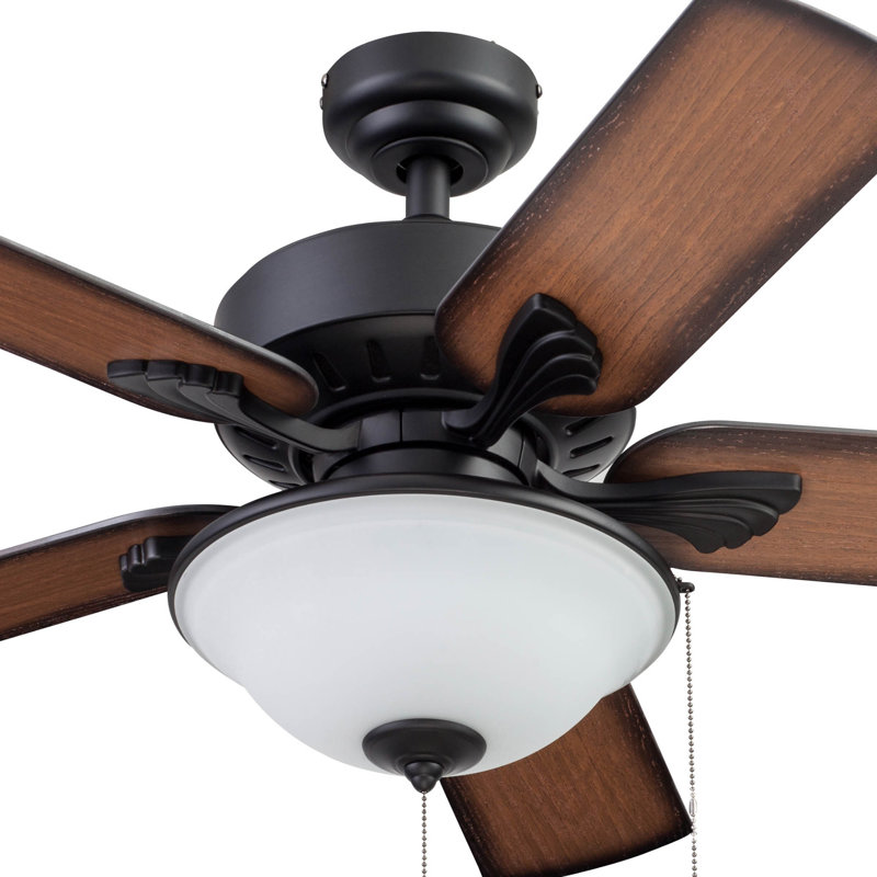 Ventilateur de plafond 42 po avec ensemble d'éclairage Viretta, Noir mat avec pales en chêne rouge