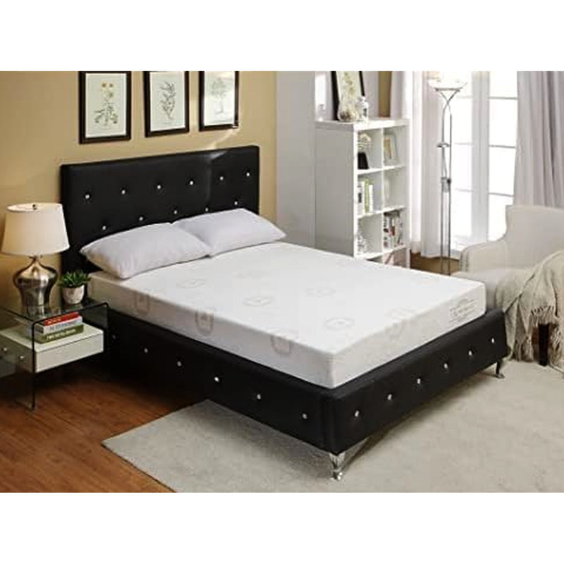 Le matelas blanc en mousse à mémoire de forme complète de la collection Herbal Fusion répartit la charge corporelle avec une couche de soutien à haute densité de 7 pouces conforme aux contours 3