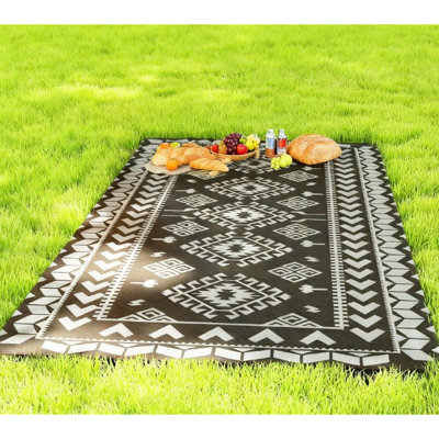 Tapis d'extérieur réversible pour terrasse, camping et balcon, en polypropylène, 2,74 m x 5,49 m, noir et gris, motif losanges. Parfait pour une terrasse, un VR, un pique-nique et un jardin.