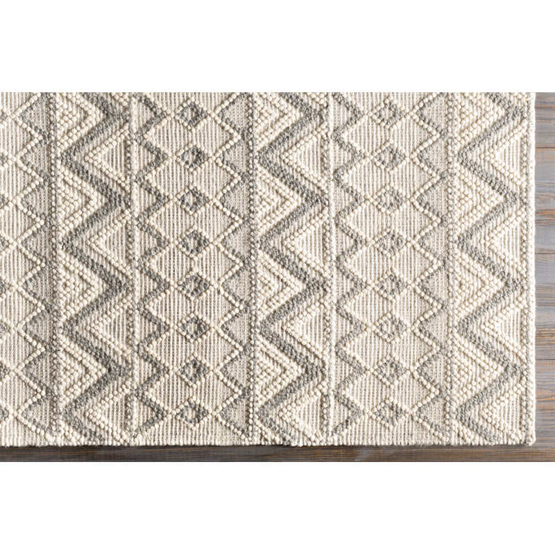 Whittington Gray and Cream Handwoven Wool 6' x 9' Bohemian Rug
