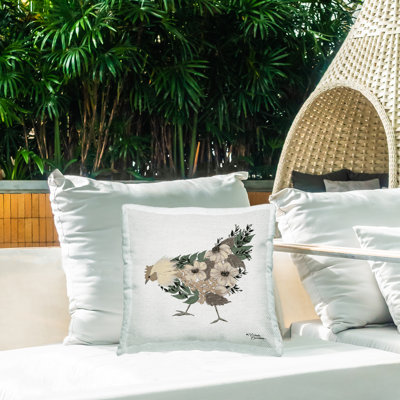 Coussin d'extérieur imprimé floral en forme de poulailler Farmhouse par Michele Norman