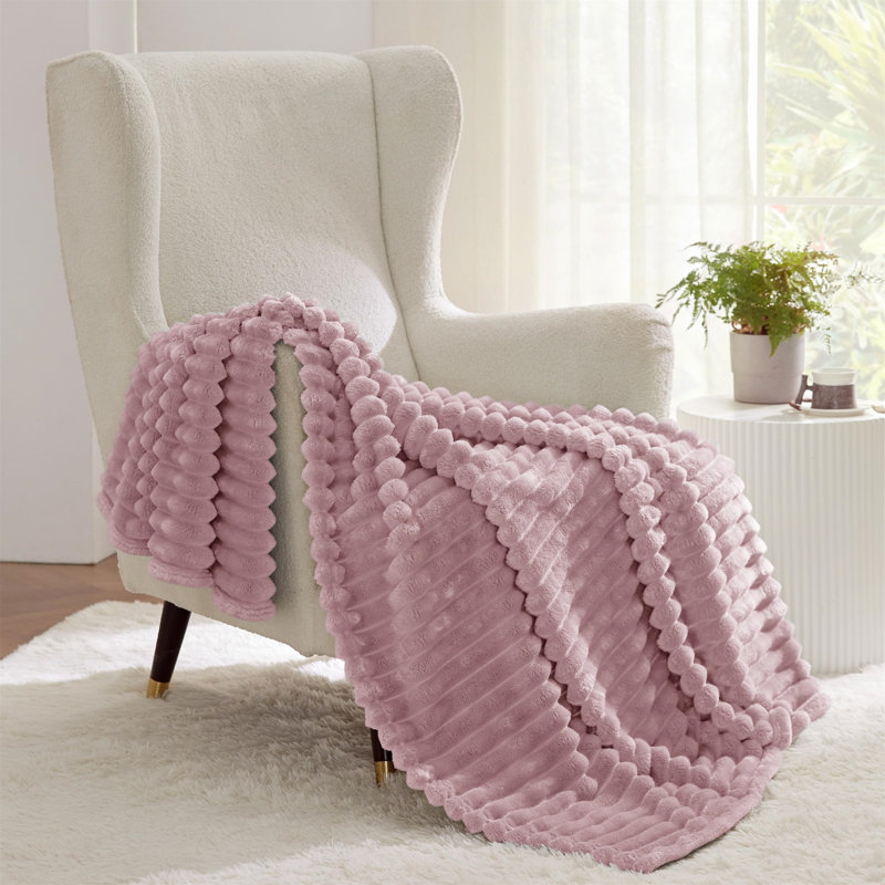 Aanuoluwa Throw Blanket, Pink