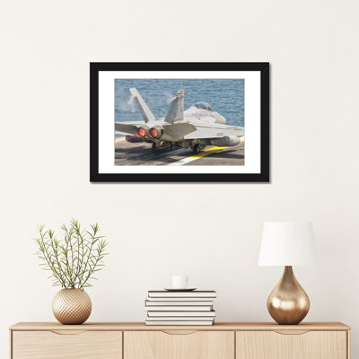 « a f/a-18f super horneting out off », reproduction de photo sur toile