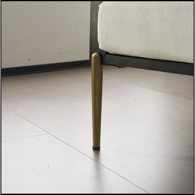 Fauteuil d'appoint rembourré moderne à dossier bas avec pieds en métal doré et structure en bois d'hévéa, chaise longue minimaliste chic avec accoudoirs à dossier coussiné, fauteuil simple pour le salon et le balcon