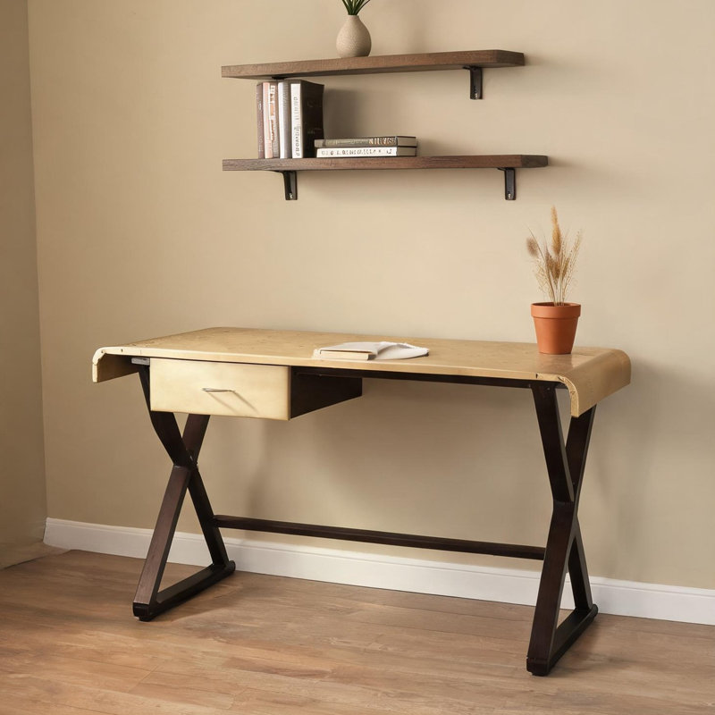 Bureau d'écriture rectangulaire en aluminium doré doux avec base en tréteaux en forme de X et tiroir simple
