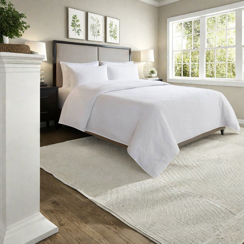Couvre-lit en polyester très grand Essential White