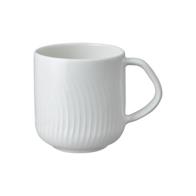 Grande tasse en porcelaine blanche arquée