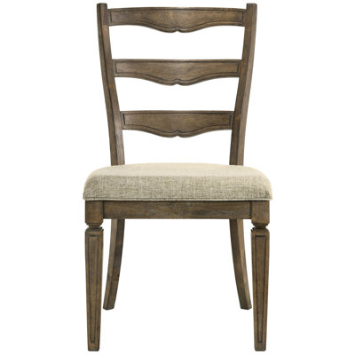 Les chaises d'appoint en chêne patiné (2 pièces) ajoutent du caractère à votre salle à manger avec (de 2) revêtement beige pour une sophistication