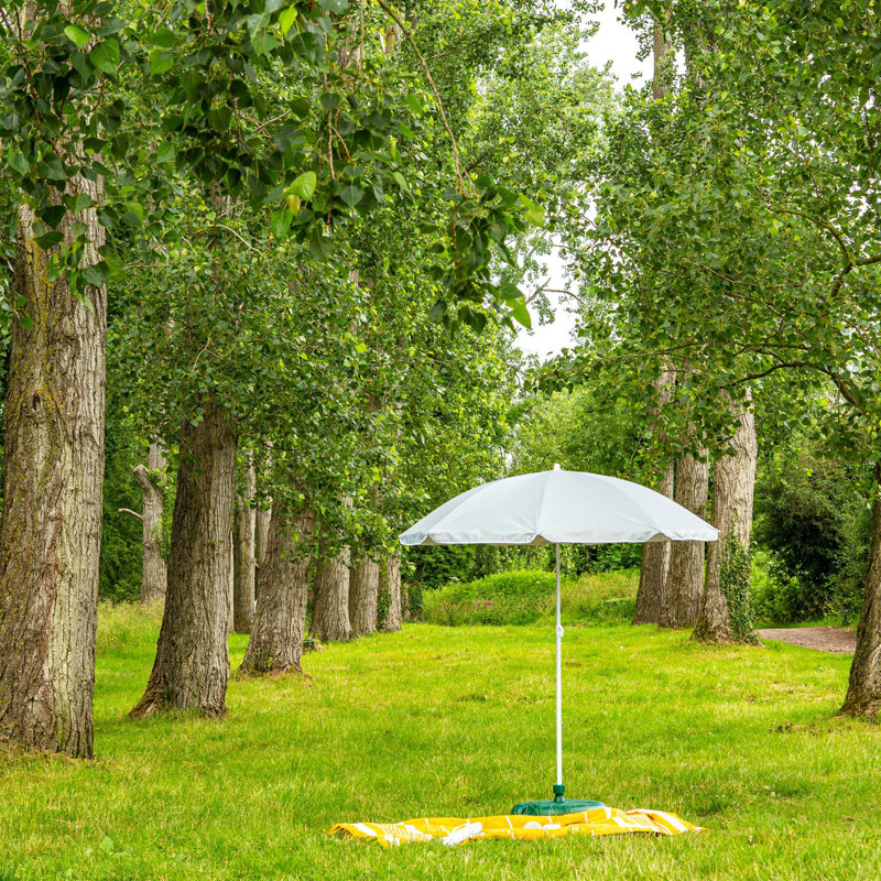 Harbour Housewares - Metal Beach Parasol & Base - 1.74 x 1.93m, Green