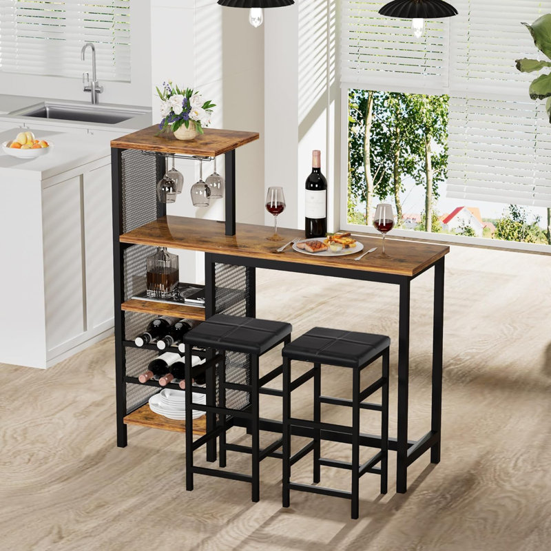 Ensemble de table de salle à manger à hauteur de comptoir 3 pièces brun / noir Alaura avec tablettes de rangement, porte-bouteilles et tabourets de bar rembourrés