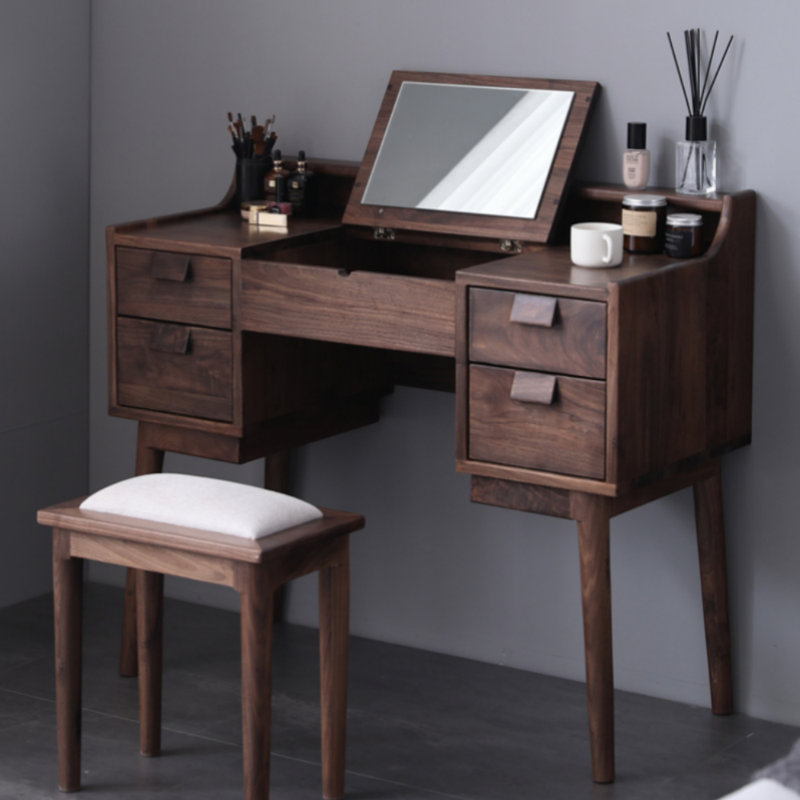 Commode en bois massif de style rétro