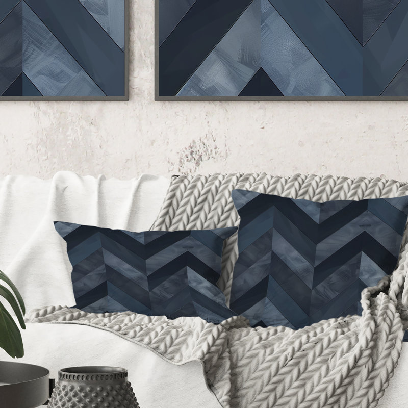 Coussin décoratif gris à motif de chevrons dynamiques II, H 18 po x l 18 po