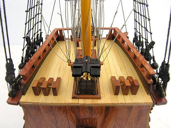 Bateau pour section en arc de victoire