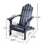 Chaise pliante en bois bleu, de style résistant aux intempéries, 74 cm L x 91 cm P x 95 cm H, mobilier d'extérieur raffiné pour créer une terrasse accueillante.