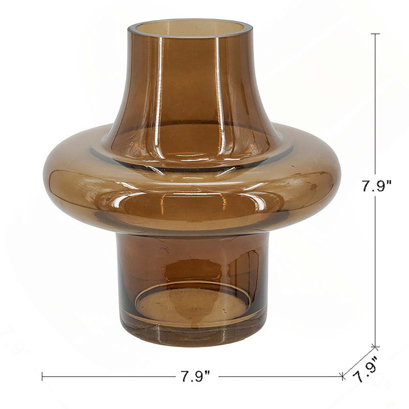Petit vase en verre de style médiéval, H 7,9 po x l 7,9 po x P 7,9 po